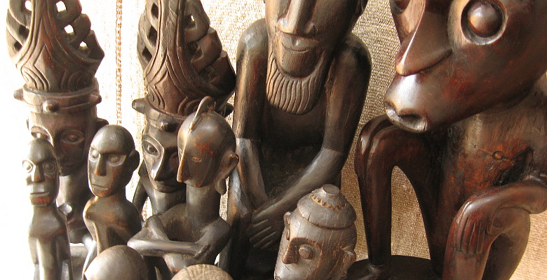 超目玉 大きなチモールの木彫像 先祖像 プリミティブアート 柔らかい